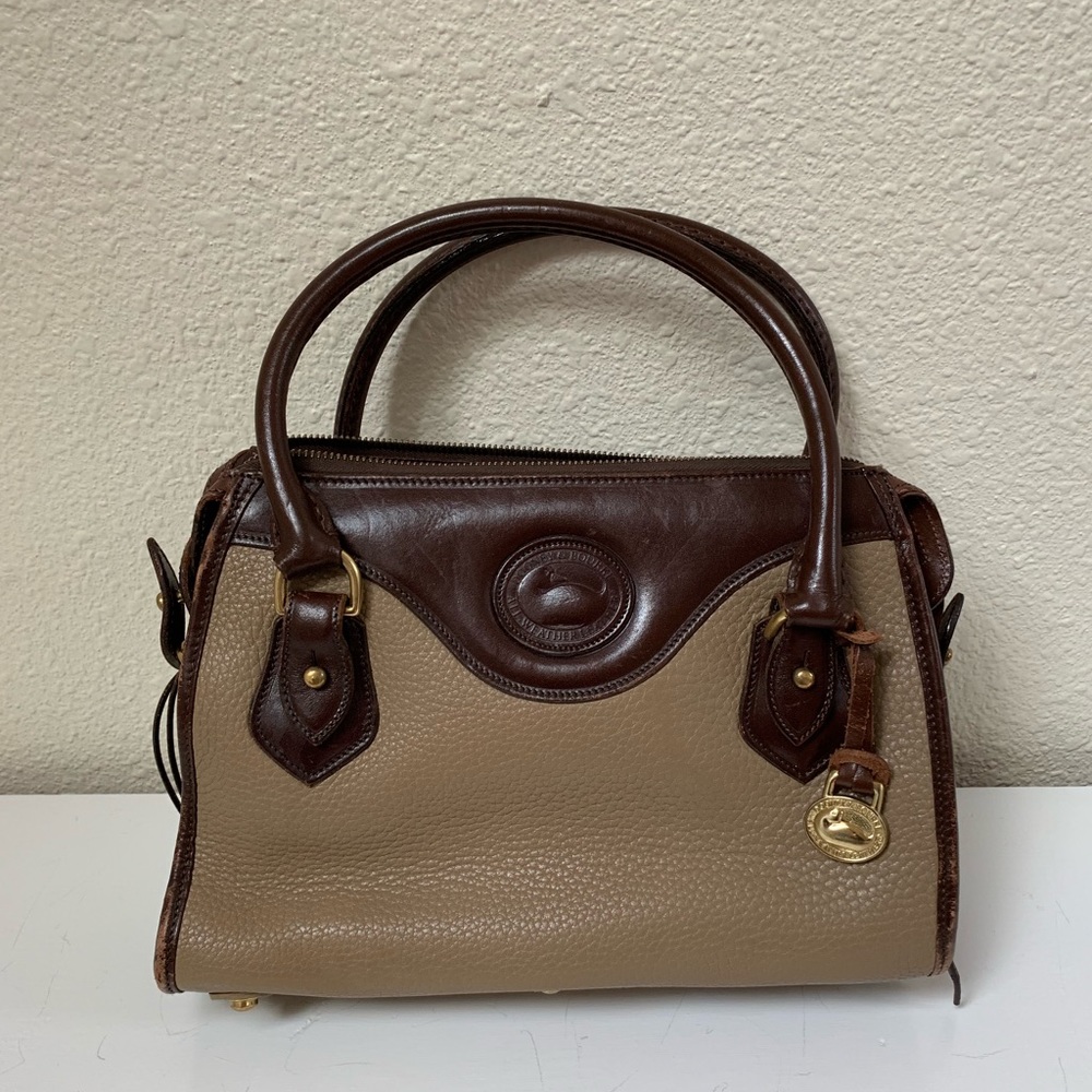 ⬇️ Vintage Dooney & Bourke All Weather Leather